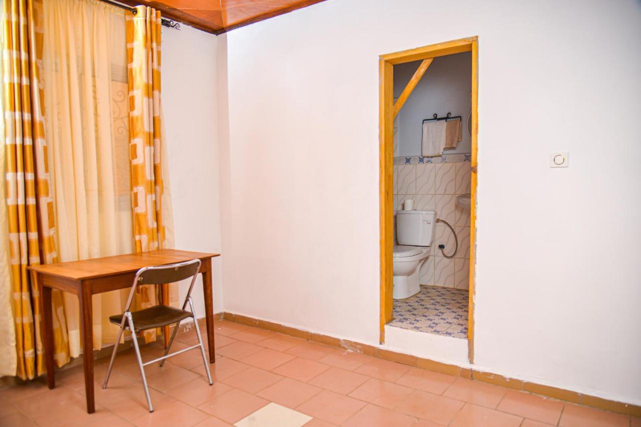 Appartement Meuble 2 Chambres Avec Salle De Bain - 1 Salon - 1E Cuisine - La Concorde - Quartier Nkomkana Yaoundé Esterno foto